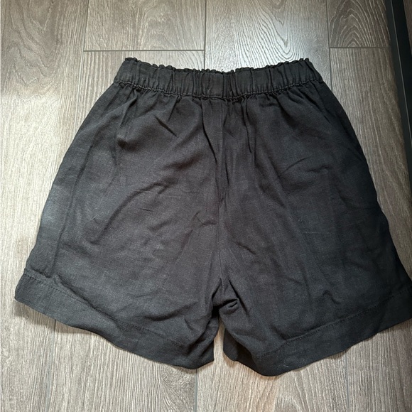 Black linen shorts - Picture 2 of 3